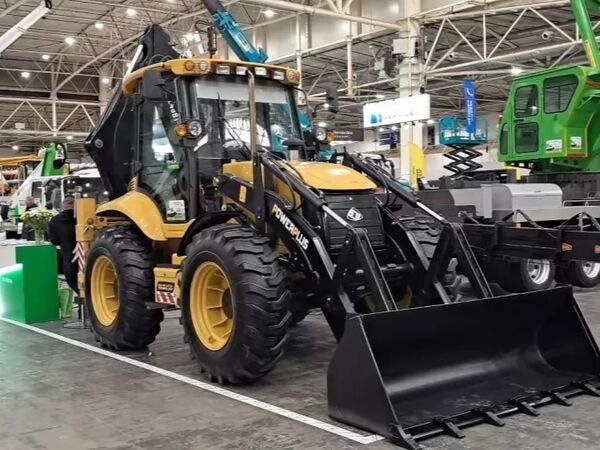 Екскаватор- навантажувач PowerPlus приймає участь у виставці КОМУНТЕХ-2025